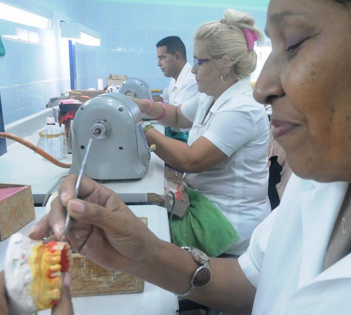 La prótesis dental está entre las especialidades de más demanda junto a enfermería, análisis clínico y medicina transfucional./Foto: Tribuna de La Habana