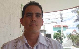 Doctor Yasser Morera Gómez, es jefe del departamento de Estudios de Contaminación Ambiental, del Centro de Estudios Ambientales de Cienfuegos (CEAC)./Foto: Dagmara Barbieri
