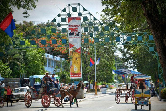 Aires de patria se respiran en Bayamo, ciudad monumento del Oriente cubano, en vísperas de la celebración este viernes allí del acto central nacional por el Día de la Rebeldía Nacional. /Foto: Juan Pablo Carreras (ACN)