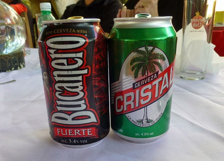 Bucanero y Cristal, cervezas de factura nacional, se pueden encontrar a altos precios en espacios privados, no así en tiendas estatales./Foto: Tomada de Internet