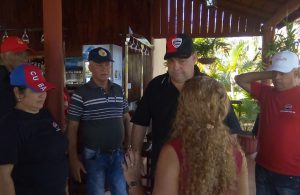 Félix Duartes Ortega, primer secretario del Partido, compartió con directivos y trabajadores del complejo recreativo Los Pinitos. /Foto: Tay Toscano