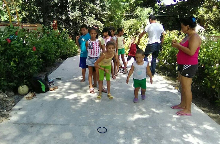 Actividades con los niños en el Consejo Popular Las Brisas, de Cumanayagua. /Foto: cortesía Luisa Denis Ruiz