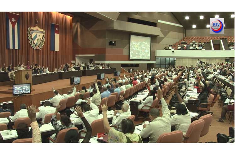 Diputados aprueban dictamen de la Comisión de Asuntos Constitucionales y Jurídicos sobre el proyecto de Ley Electoral. Foto: Vladimir Molina (Prensa Latina)