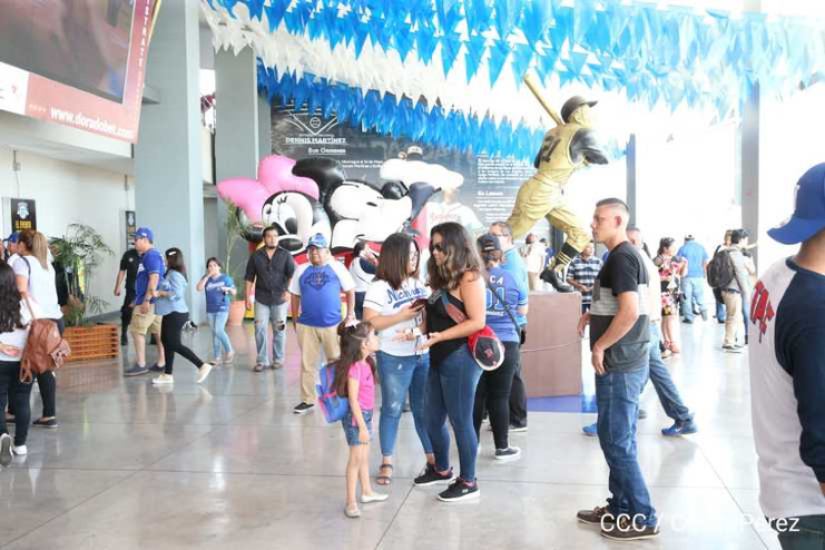 Ambiente de fiesta el que se vivió este sábado en el Estadio Nacional de Managua, la Casa del Juego Perfecto. /Foto: César Pérez (www.el19digital.com)