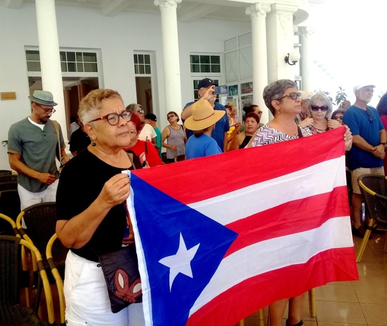 La bandera de Puerto Rico hondeó en Cienfuegos una vez más. /Foto: Zulariam Pérez Martí