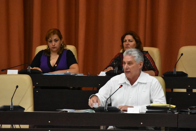 El presidente Miguel Díaz-Canel instó hoy a un mayor encadenamiento de la producción nacional con la industria turística, concebida como motor impulsor de la economía cubana. /Foto: Presidencia Cuba