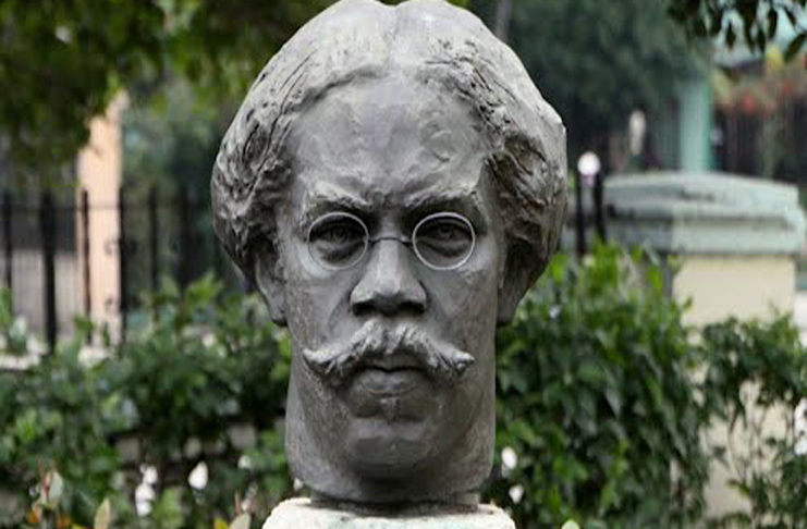 El busto del patriota Juan Gualberto Gómez (1854-1933), ubicado frente al Chac-Mool de Martí, a la entrada de la Casa de la Prensa, sede de la Unión de Periodistas de Cuba, en La Habana. /Foto: Cubaperiodistas