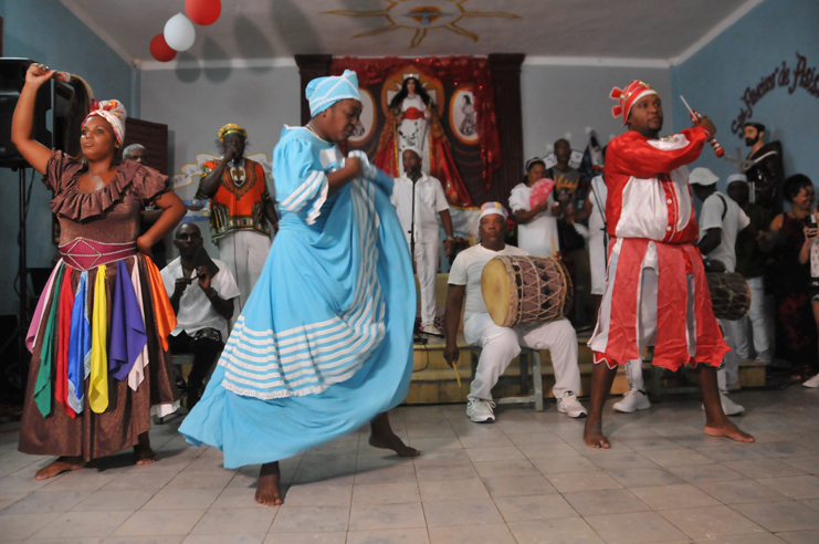 El grupo folklórico Obba-Kosó (Rey de los Tambores) animó el encuentro entre los Pastores por la Paz y los pobladores de Palmira. / Foto: Juan Carlos Dorado