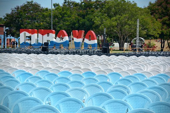 La Plaza de la Patria se encuentra lista en la ciudad de Bayamo, Monumento Nacional, para el acto central por el Día de la Rebeldía Nacional, en la provincia de Granma. /Foto: Juan Pablo Carreras (ACN)