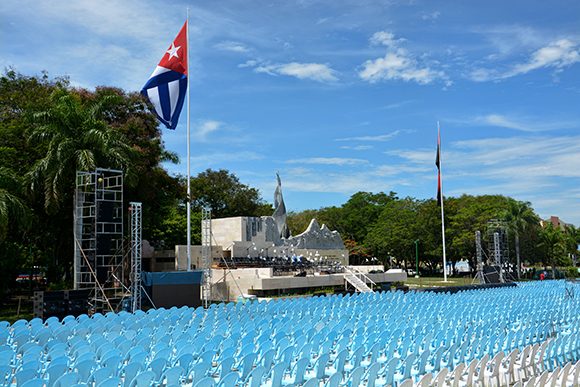 La Plaza de la Patria se encuentra lista en la ciudad de Bayamo, Monumento Nacional, para el acto central por el Día de la Rebeldía Nacional, en la provincia de Granma. /Foto: Juan Pablo Carreras (ACN)