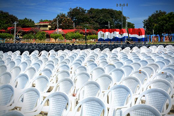 La Plaza de la Patria se encuentra lista en la ciudad de Bayamo, Monumento Nacional, para el acto central por el Día de la Rebeldía Nacional, en la provincia de Granma. /Foto: Juan Pablo Carreras (ACN)