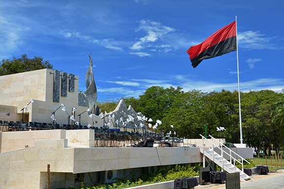 La Plaza de la Patria se encuentra lista en la ciudad de Bayamo, Monumento Nacional, para el acto central por el Día de la Rebeldía Nacional, en la provincia de Granma. /Foto: Juan Pablo Carreras (ACN)