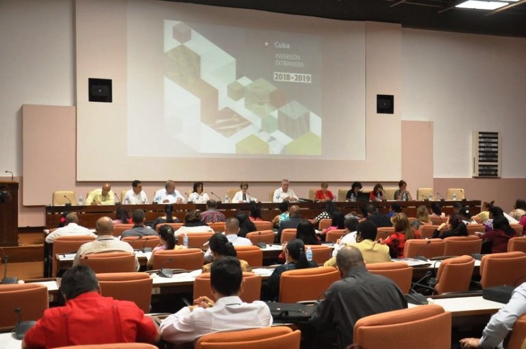 Continúan los debates por el trabajo en comisiones, del Tercer Período Ordinario de Sesiones de la IX Legislatura del Parlamento cubano, con la presencia del presidente Miguel Díaz-Canel Bermúdez./Foto: Presidencia Cuba