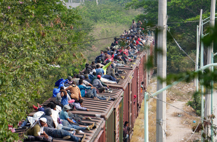 Migrantes centroamericanos se desplazan en una caravana a través de Juchitán, Oaxaca, hacia EE.UU. México, 26 de abril de 2019. /Foto: José de Jesús Cortés (Reuters)