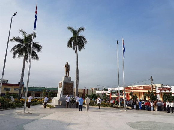 Homenaje al Padre de la Patria, Carlos Manuel de Céspedes, en la Plaza de la Revolución de Bayamo. /Foto: Yoanny Duardo