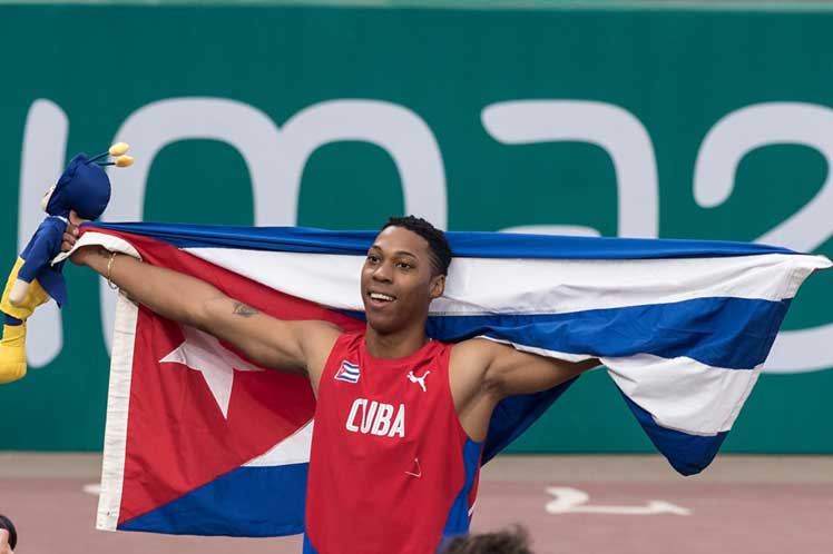 Como se esperaba, medalla de oro para el cubano Juan Miguel Echevarría en la prueba del salto de longitud. /Foto: Tito Meriño (PL)