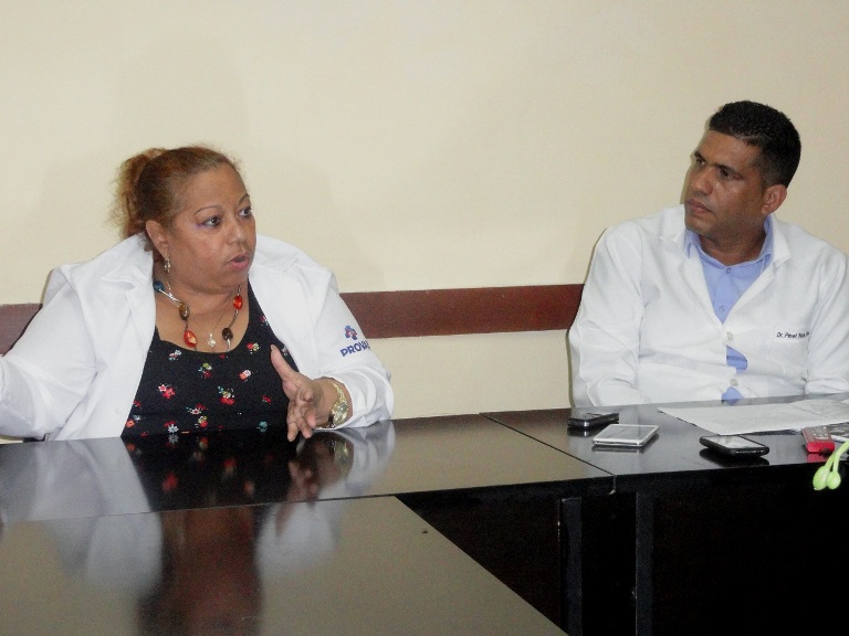 Dra. María Octavina Roque, directora general del GAL, junto al Dr. Pável Noa, director del CEA./Foto: Magalys Chaviano