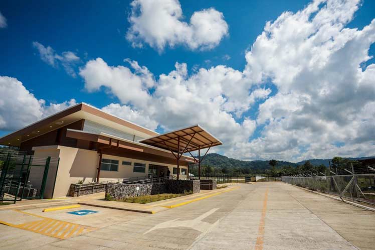 La terminal del aeródromo de Drake consta de un área de 260 metros cuadrados y puede albergar unas 160 personas. Foto: Aviación Civil de Costa Rica