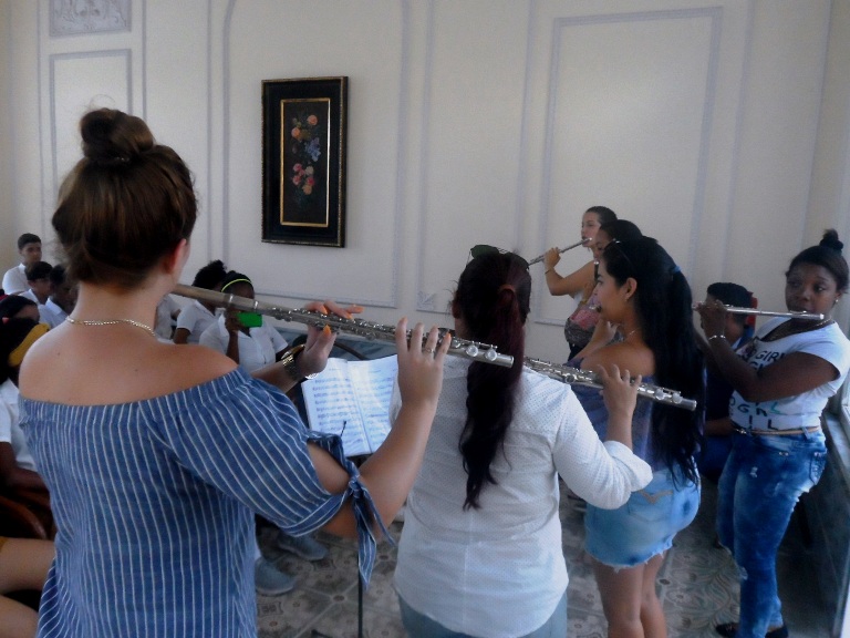 La Orquesta de Flauta Diadema ofreció en los predios de la actividad, una interpretación exquisita de música popular./Foto: Delvis Toledo 