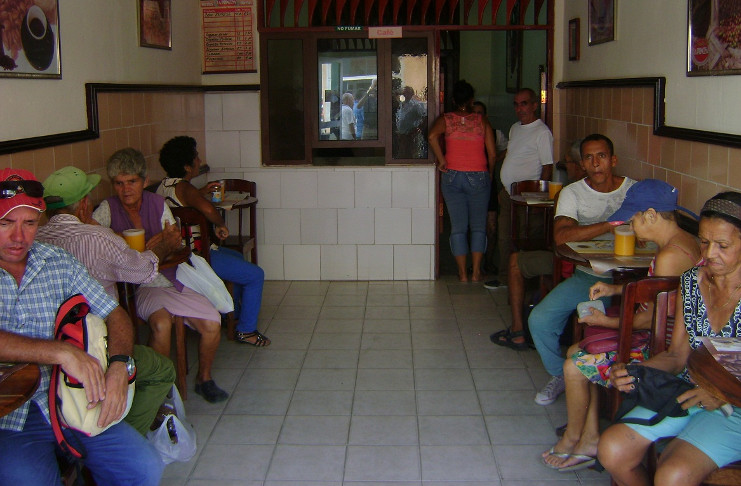 Entre las infracciones detectadas se reitera la falta de higiene e inocuidad alimentaria en centros gastronómicos. /Foto: Igorra