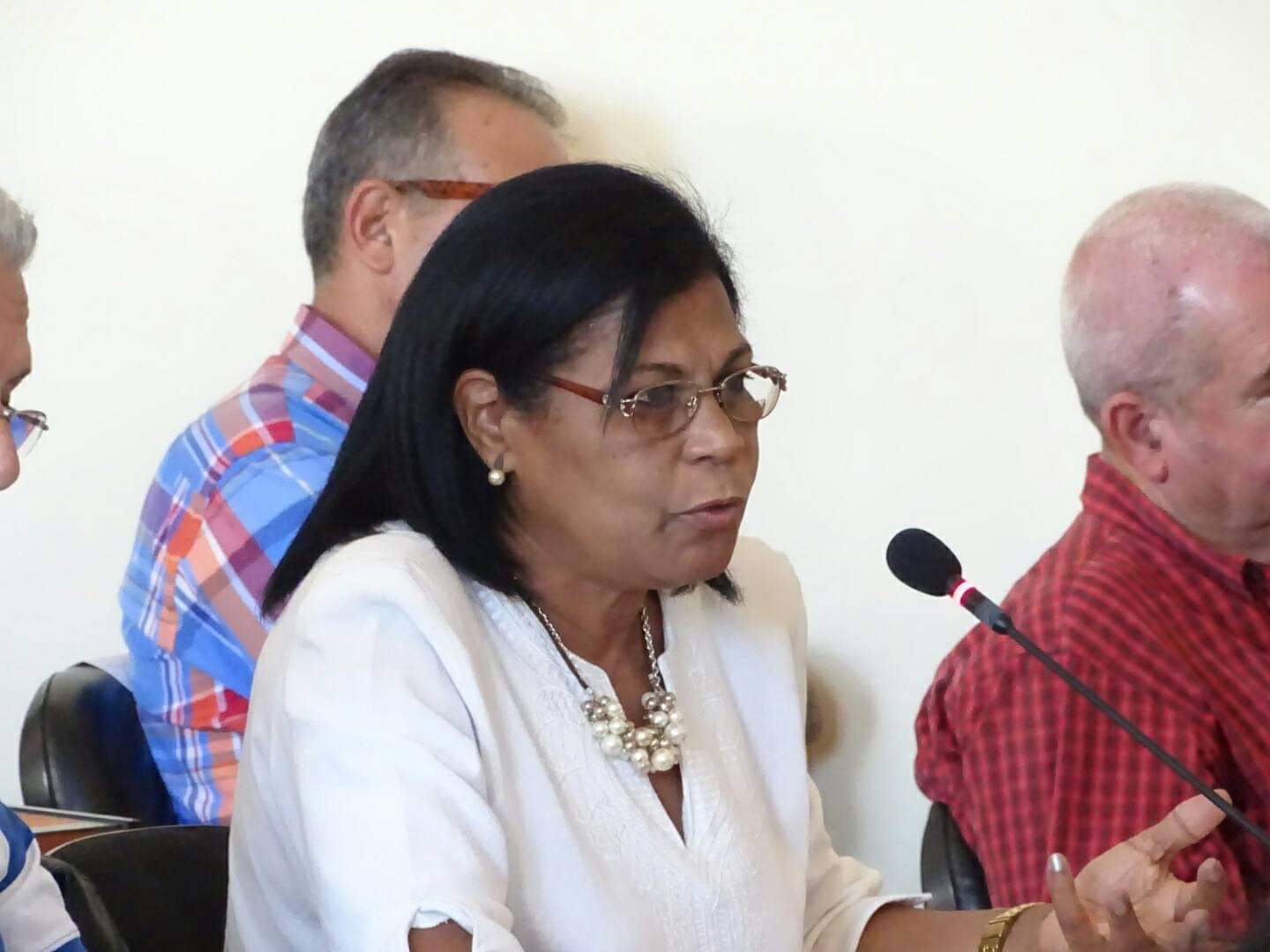 Durante la X Sesión Ordinaria de la Asamblea Provincial la Dra. Orquídea Urquiola Sánchez, rectora de la Universidad de Cienfuegos, anunció que este lunes 30 de septiembre reinician sus actividades docentes./Foto: Juan Ariel Toledo