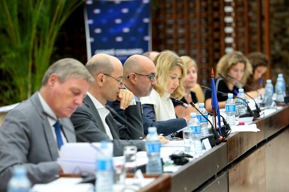 La representación europea estuvo presidida por Hugo Sobral, director adjunto para Las Américas en el Servicio Europeo de Acción Exterior. Foto: @CubaMINREX/Twitter.