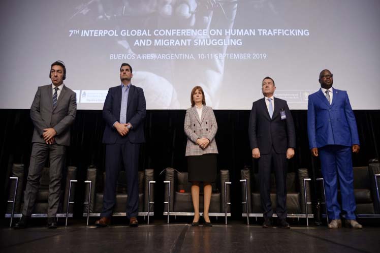 Expertos globales participan en la cita, con el foco en interrumpir el 'modelo de negocio' de las bandas detrás del tráfico de personas y de migrantes.