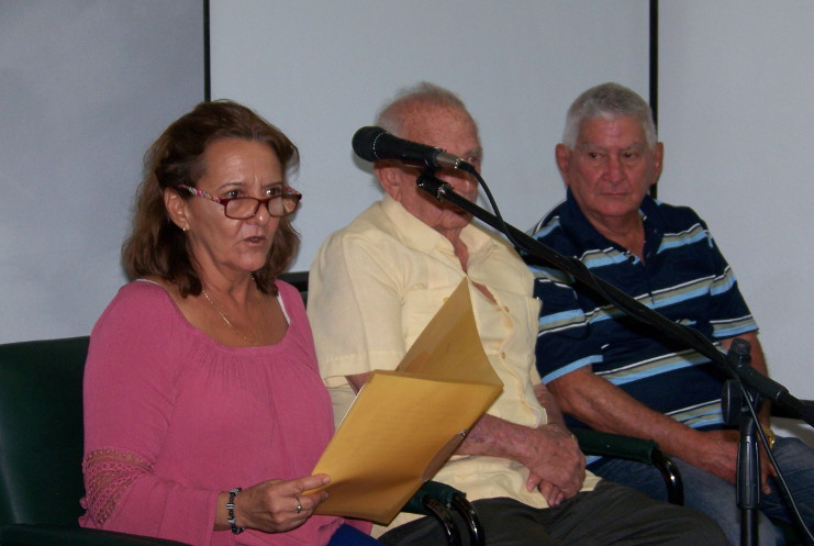 Hilda Miguel Cabrera, hija de Humberto, comentó a la audiencia que a su padre lo caracterizó siempre la diligencia, y la entrega absoluta a los quehaceres revolucionarios. /Foto: Efraín Cedeño