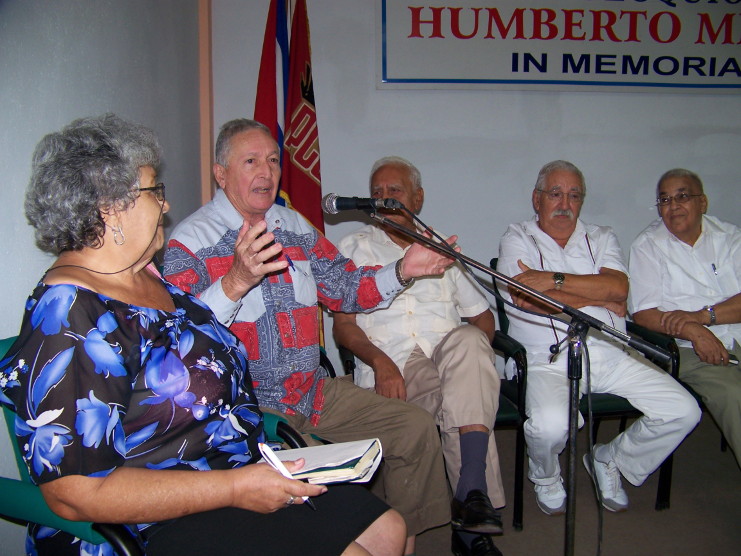 Varios panelistas, curtidos hombres de la vida política, compañeros de labores y empeños de Humberto Miguel, coincidieron al destacar la importancia de la iniciativa. Habla Isidro Chaviano Prieto, entonces coordinador provincial de los CDR. /Foto: Efraín Cedeño