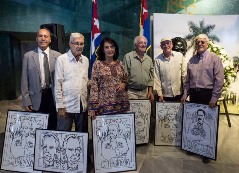 Con la presencia del Presidente de la República de Cuba, Miguel Díaz-Canel Bermúdez, recibieron el premio Maestros de Juventudes: Virgilio López Lemus, Lázaro García, Francisco (Pancho) García, Erlinda Núñez, Manuel Pérez y Guido López-Gavilán, en ese orden de derecha a izquierda./Foto: Tomada de Internet