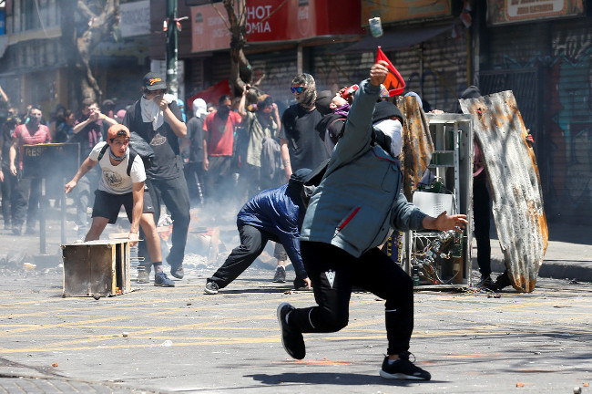 Protesta contra el modelo económico estatal de Chile en Valparaíso, 21 de octubre de 2019. /Foto: Rodrigo Garrido (Reuters)