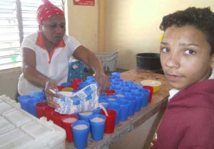 Un programa surgido al calor de la Batalla de Ideas, la merienda escolar va perfeccionándose/. Foto: Escambray