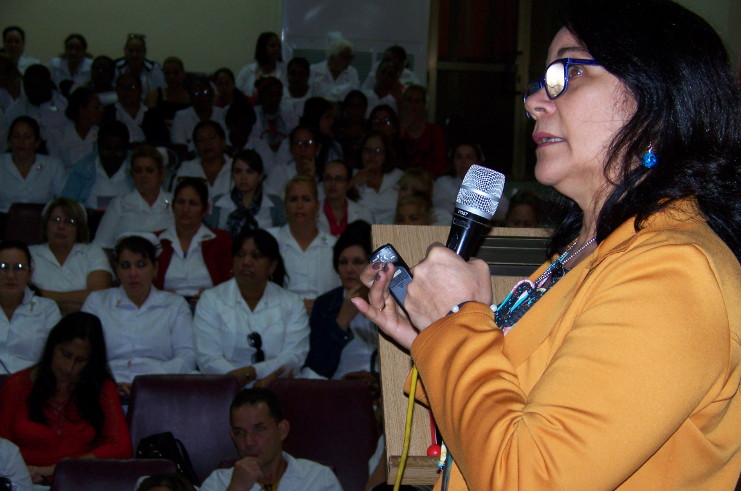 Al Taller Internacional de Enfermería —que acontece desde el miércoles y continúa al momento de publicarse este texto—, asisten un centenar de invitados. /Foto: Efraín Cedeño