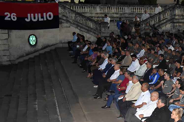 Velada político-cultural en la escalinata universitaria en homenaje al líder histórico de la Revolución, Fidel Castro, al cumplirse tres años de su desaparición física. /Foto: Vladimir Molina (PL)