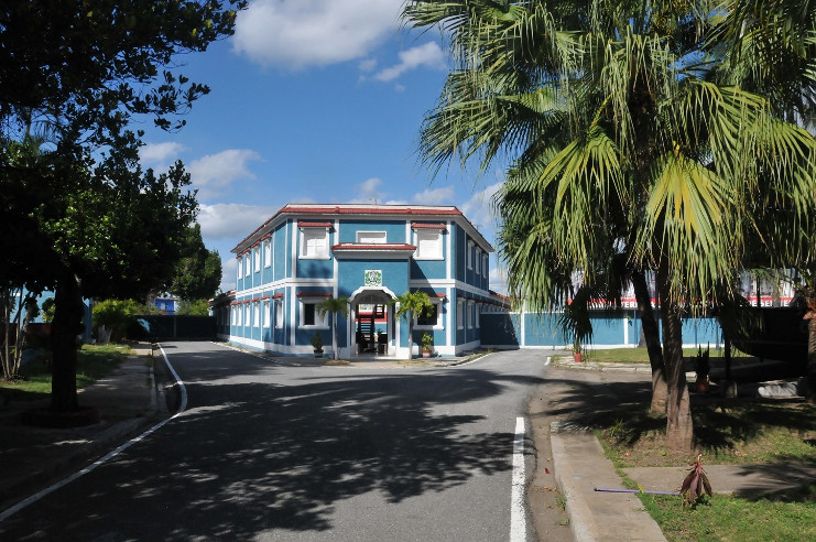 El inmueble radica en lo que fuera el antiguo Distrito Naval del Sur de la Marina de Guerra cubana, del gobierno del dictador Fulgencio Batista, en Cayo Loco. /Foto: Juan Carlos Dorado