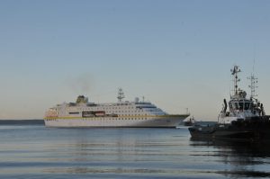 El Hamburg abre la temporada de cruceros de Europa en Cuba./Foto: Juan Carlos Dorado