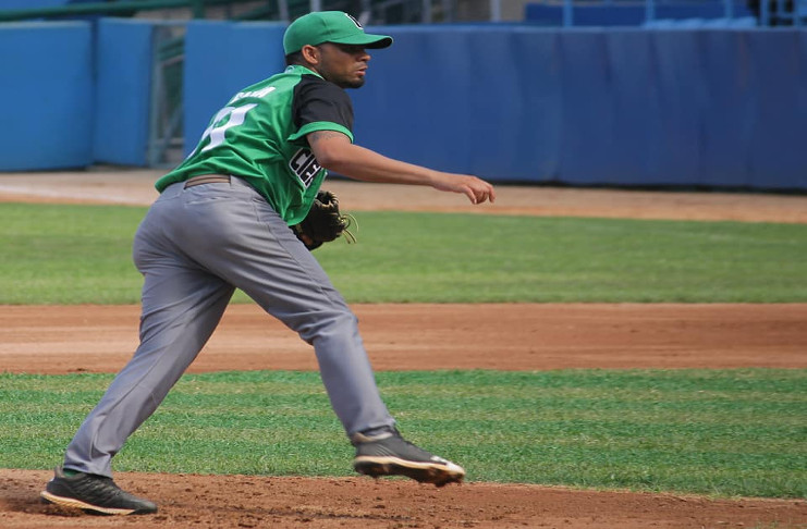 César García lanzó seis entradas y dos tercios a ritmo de ocho ponches y apenas permitió una carrera a la fuerte toletería yumurina para afincar su tercer éxito frente a un solo revés con la camiseta sureña. /Foto: Boris Luis Cabrera Acosta