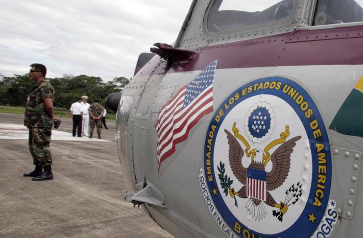Un helicóptero estadounidense en el aeropuerto militar de Chimore, en la región de Chapare. 1 de noviembre de 2008. /Foto: David Mercado (Reuters)