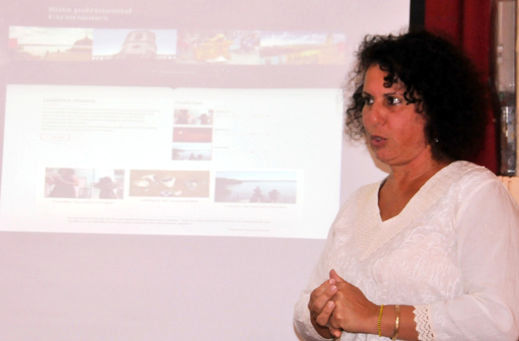 Iliana Ferriol Martínez, coordinadora del Proyecto Ruta Patrimonial Padre Las Casas, anunció el lanzamiento de la plataforma web de este proyecto. /Foto: Juan Carlos Dorado