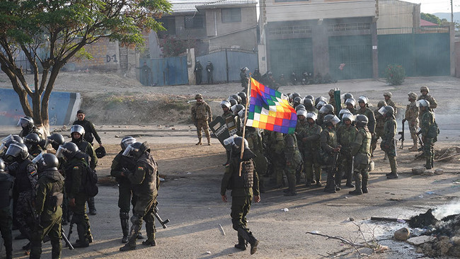 Policías antidisturbios en Sacaba, Bolivia, 15 de noviembre de 2019. /Foto: Danilo Balderrama (Reuters)