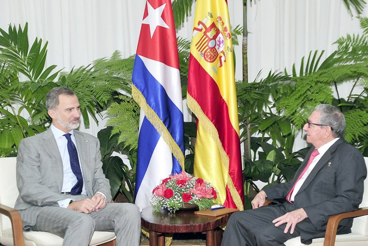 Su Majestad el Rey de España realiza visita de cortesía a Raúl. /Foto: Estudios Revolución.