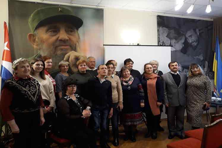 Llegaron desde todas partes del país a agradecerle a Cuba y recordar a Fidel, artífice de la atención a los afectados por la tragedia nuclear de Chernobil. /Foto: Prensa Latina