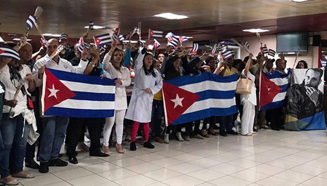 Con la llegada de este segundo grupo, ya han retornado de Bolivia 431 colaboradores cubanos. /Foto: Cubadebate.