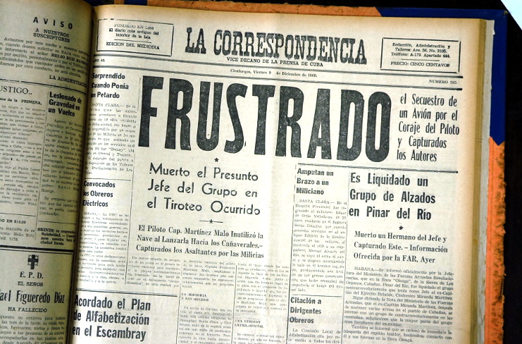 Facsímil de la primera plana del diario La Correspondencia del 9 de diciembre de 1960 que informa del abortado intento de secuestro del DC-3 de Cubana de Aviación en la ruta Santiago-Camagüey-Santa Clara-Cienfuegos-La Habana. /Foto: Archivo del autor