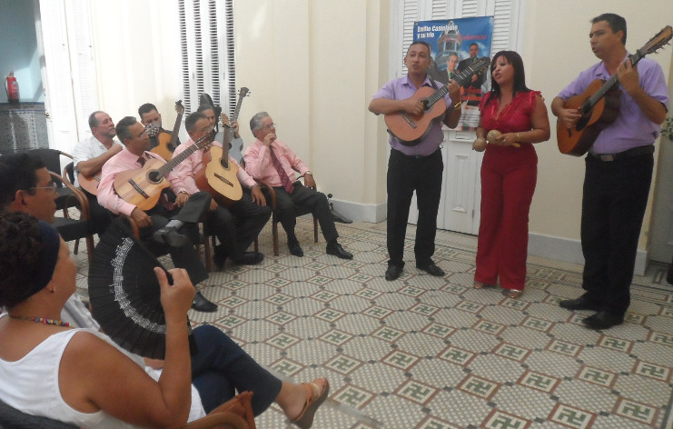 Los artistas invitados regalaron un momento singular, interpretando temas del repertorio musical cubano. /Foto: Delvis