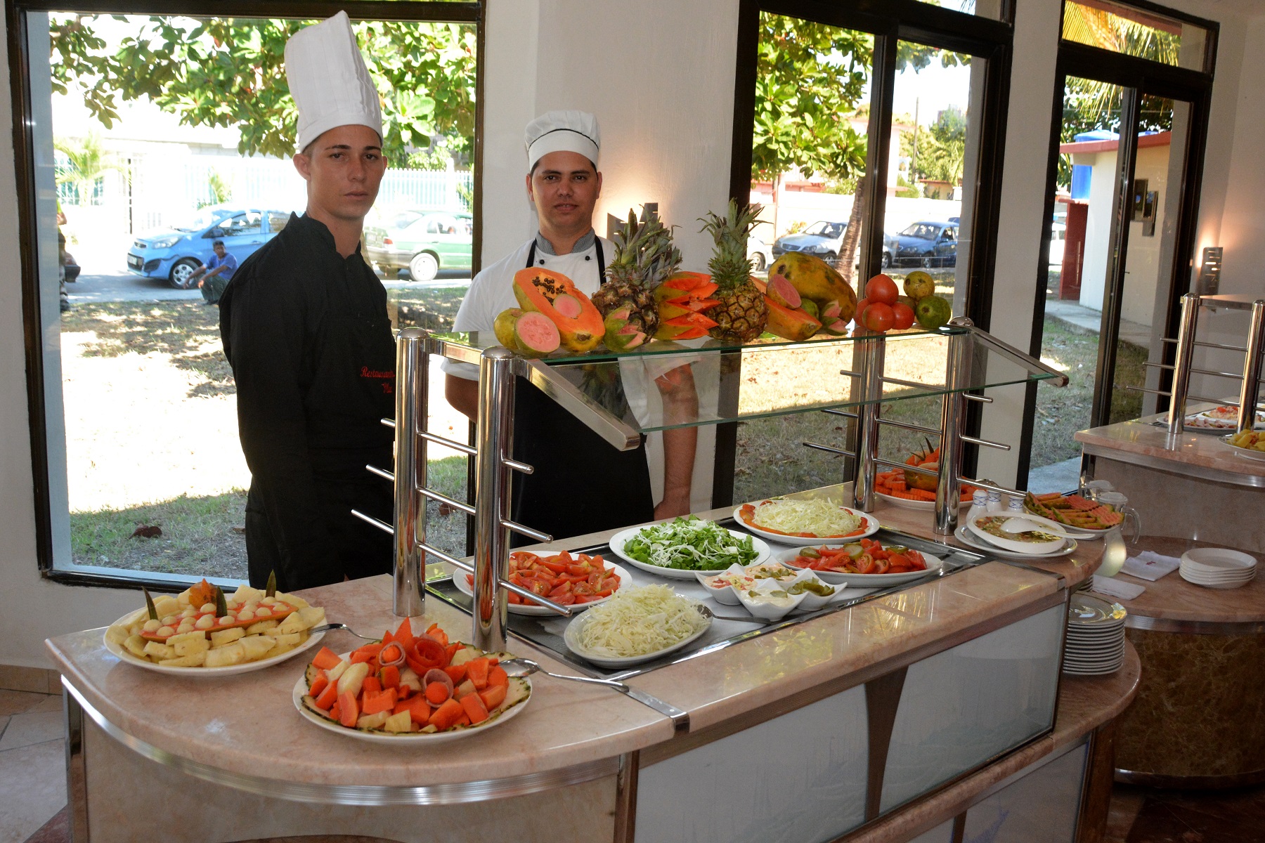 Variadas ofertas y un joven colectivo en el Restaurante La Plaza./Foto: Modesto Gutiérrez Cabo