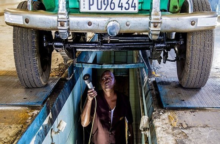 La inspección técnica es el paso final del proceso de cambios y conversión de vehículos de motor, remolques y semiremolques. /Foto: Ismael Francisco (Cubadebate)