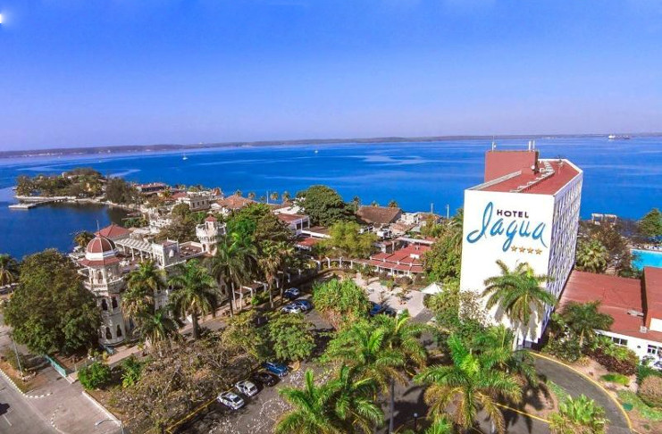 Vista aérea del hotel Jagua y su privilegiado emplazamiento en la zona de La Punta. /Foto: Internet