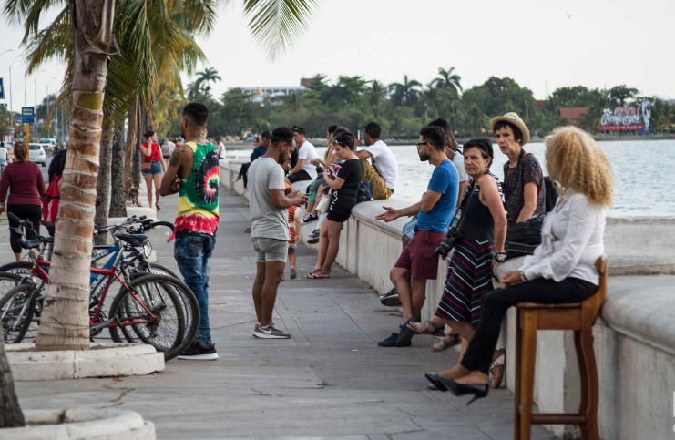 Puede que como de ninguna otra parte, las del Malecón figuren entre las fotos de Cienfuegos más difundidas por el mundo. /Fotos tomadas de Internet