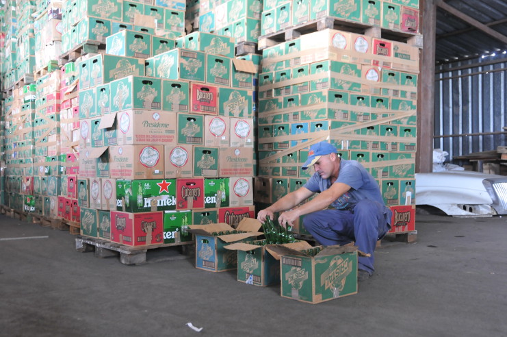 La Empresa Bucanero S.A es el principal cliente para la venta de botellas recuperadas. /Foto: Juan Carlos Dorado